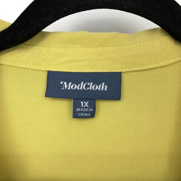 ModCloth Short Sleeve Button Front Shirt Womens Sz 1X Yellow Pintuck Blouse - Picture 5 of 5